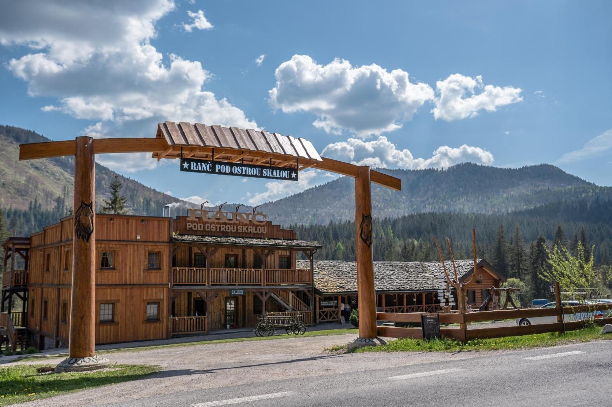 Ranc Pod Ostrou Skalou Guest House Stratená Екстериор снимка